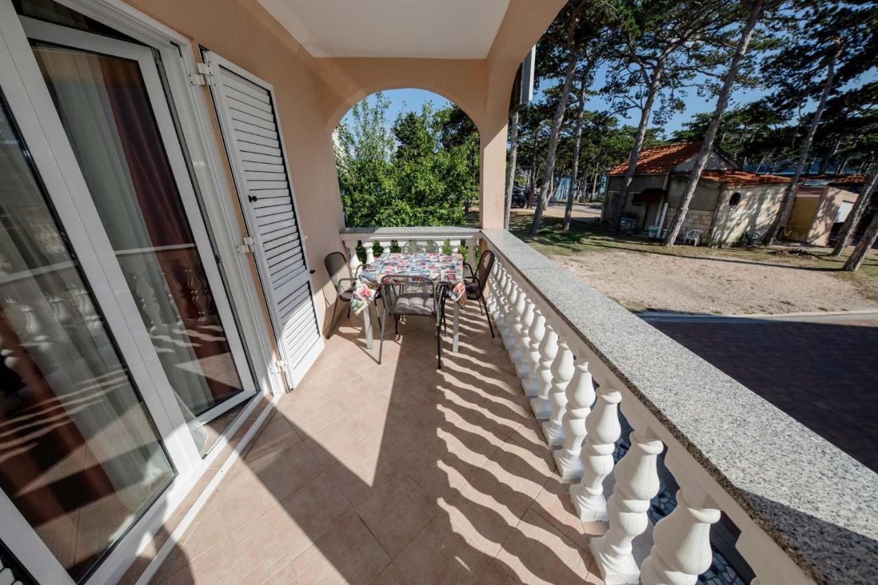 Paradise Apartments Лопар Экстерьер фото