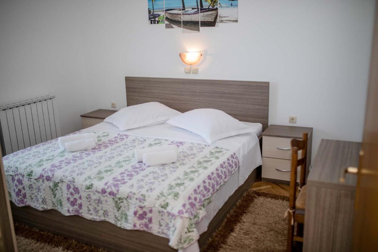 Paradise Apartments Лопар Экстерьер фото